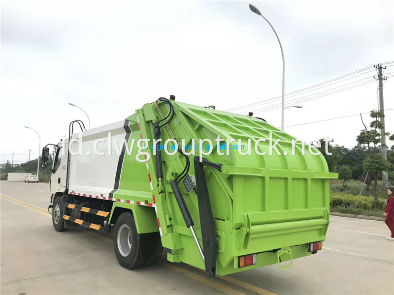 Compressed Refuse Truck 3